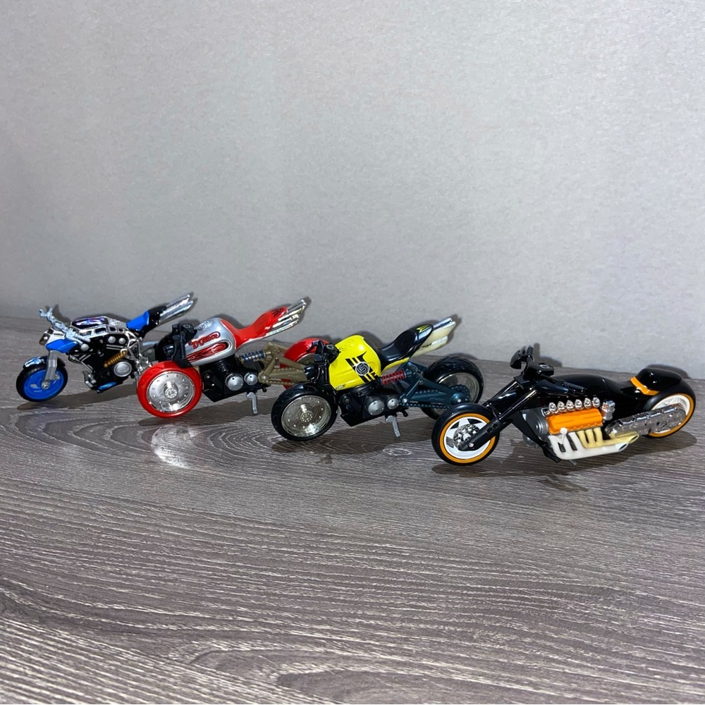 HOT WHEELS Mixed Diecast Motorcycles Lot Of 4ea